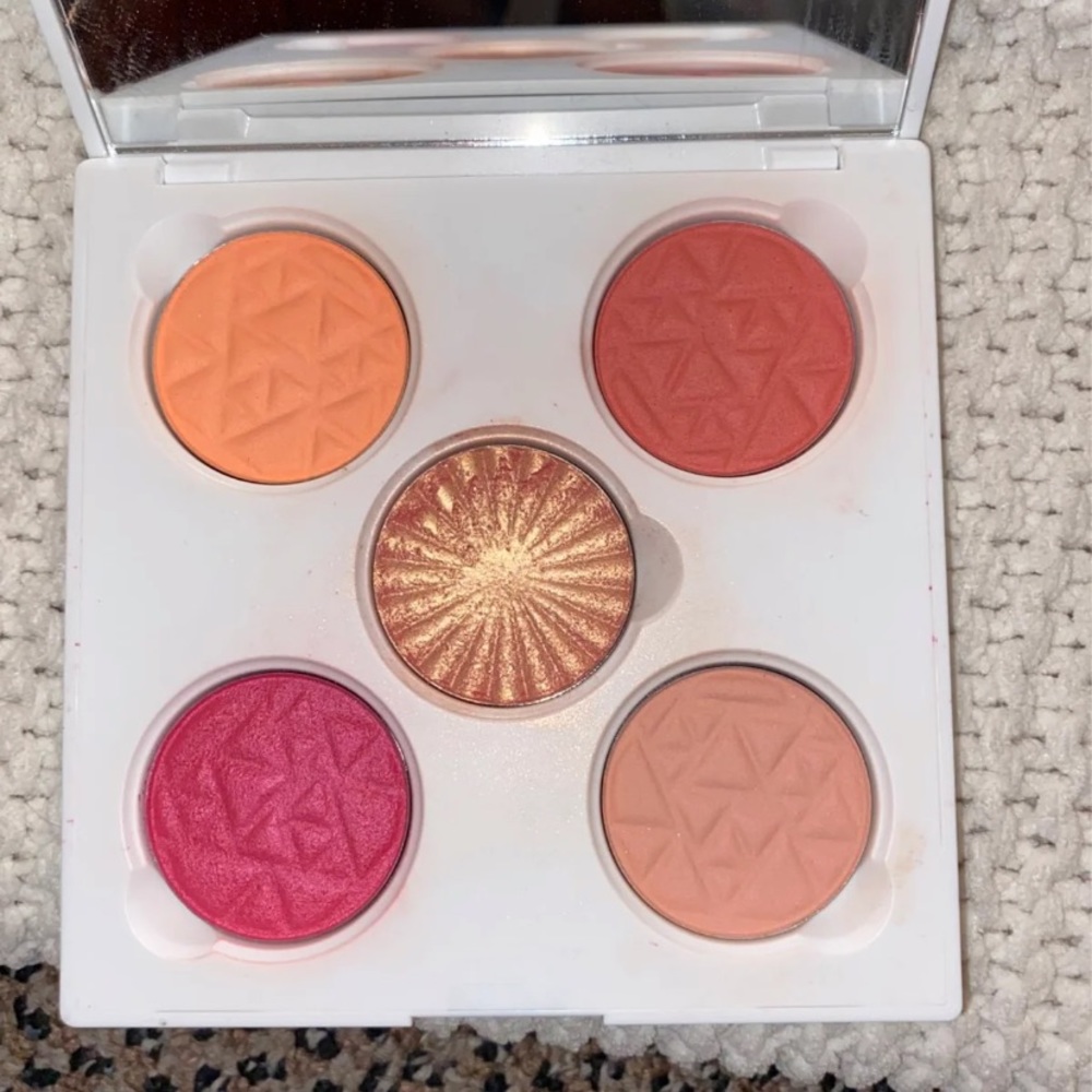 Ofra blush and highlighter palette